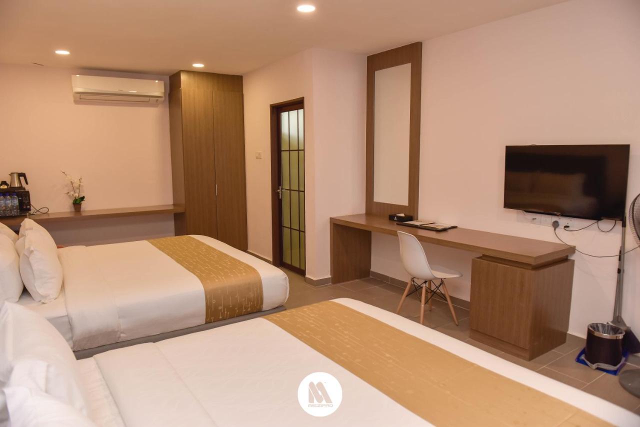Lotus Seaview Beach Resort, Pengerang Kampung Sungai Rengit Bagian luar foto