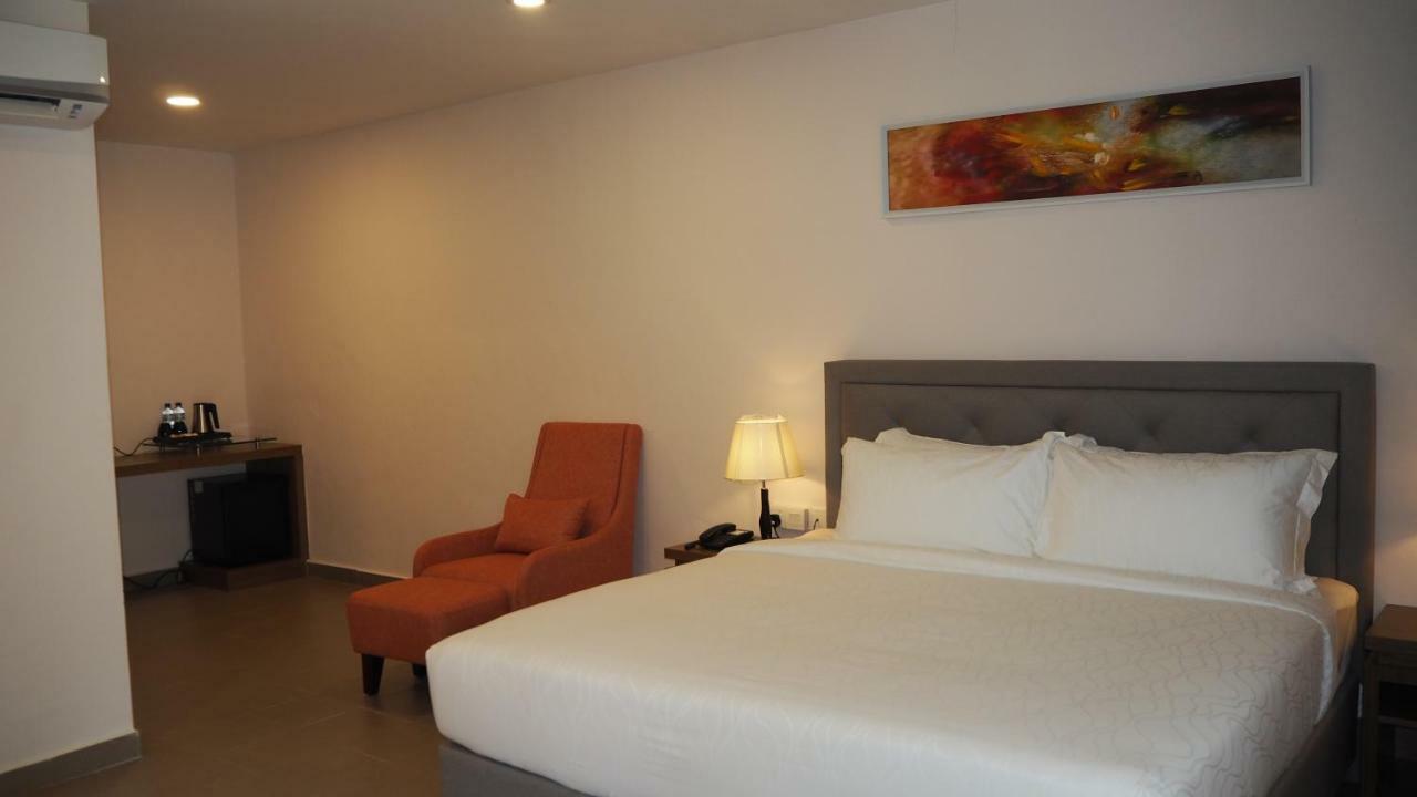 Lotus Seaview Beach Resort, Pengerang Kampung Sungai Rengit Bagian luar foto