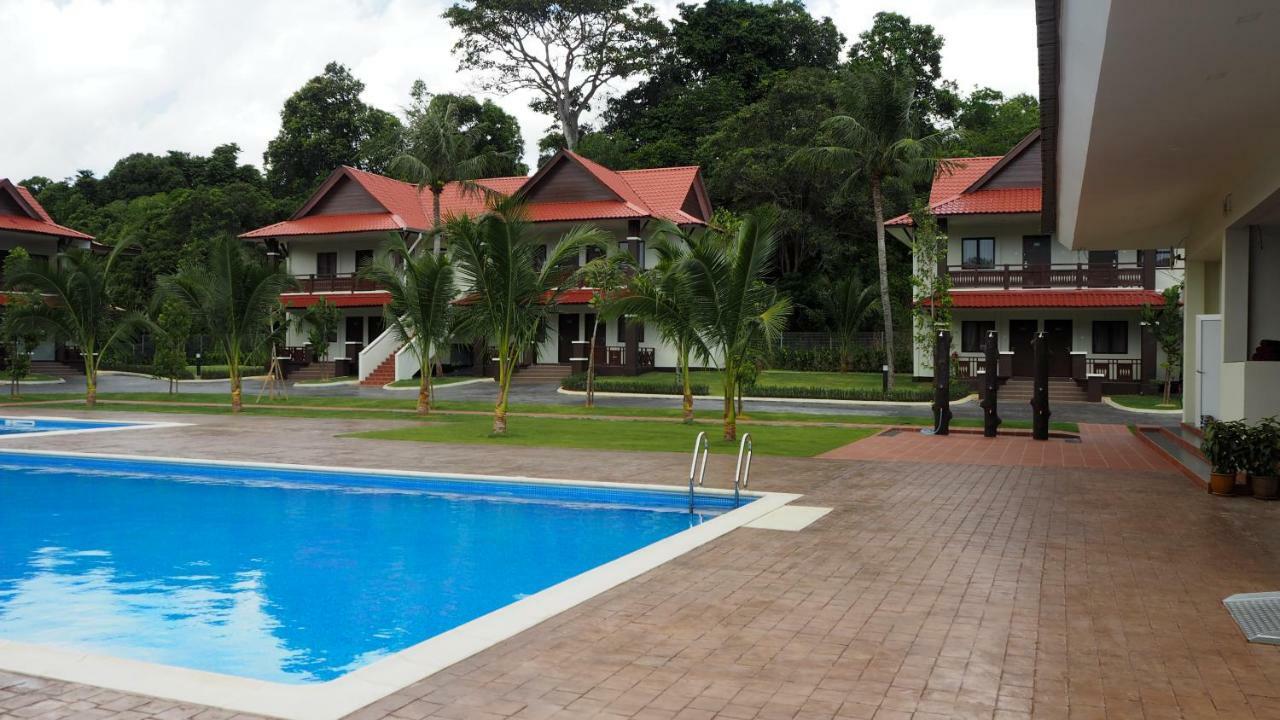 Lotus Seaview Beach Resort, Pengerang Kampung Sungai Rengit Bagian luar foto