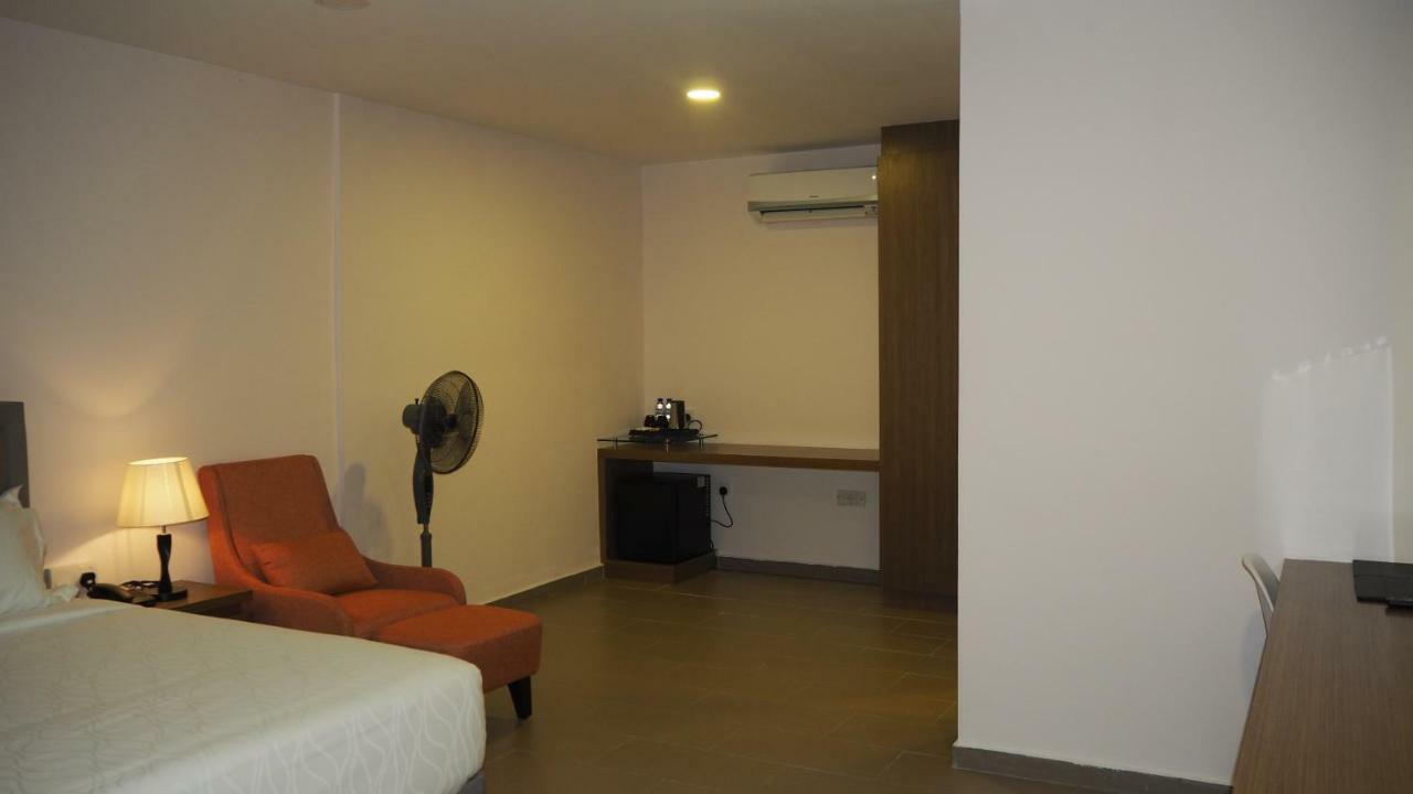 Lotus Seaview Beach Resort, Pengerang Kampung Sungai Rengit Bagian luar foto