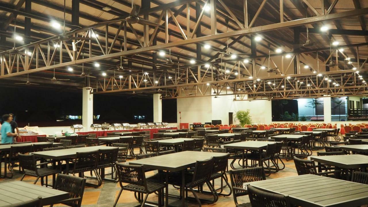 Lotus Seaview Beach Resort, Pengerang Kampung Sungai Rengit Bagian luar foto