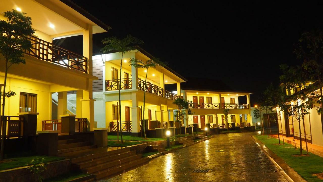 Lotus Seaview Beach Resort, Pengerang Kampung Sungai Rengit Bagian luar foto