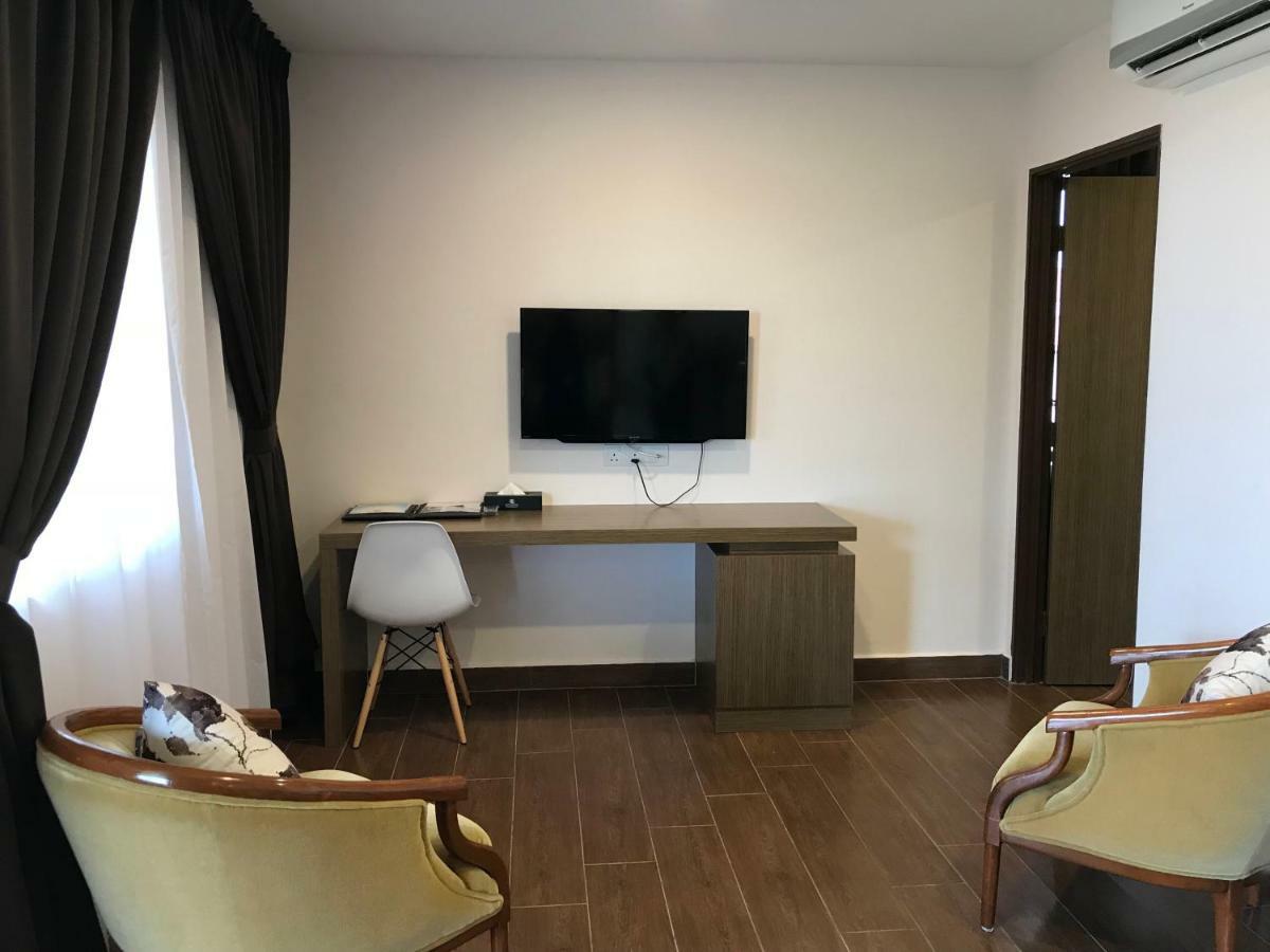 Lotus Seaview Beach Resort, Pengerang Kampung Sungai Rengit Bagian luar foto