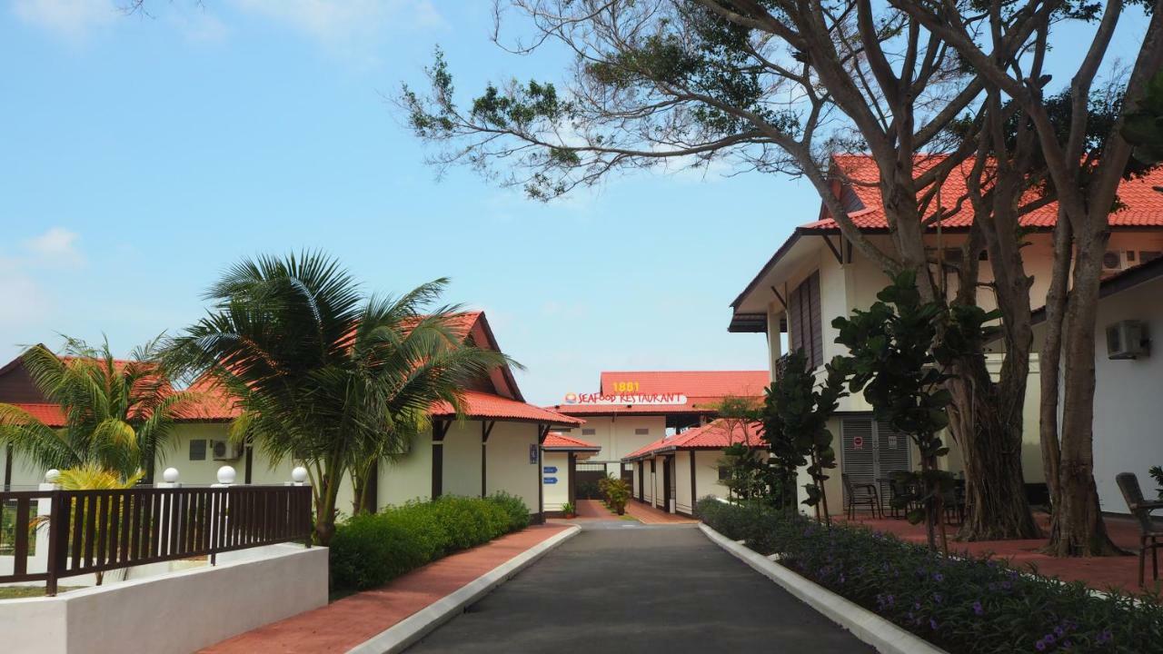 Lotus Seaview Beach Resort, Pengerang Kampung Sungai Rengit Bagian luar foto