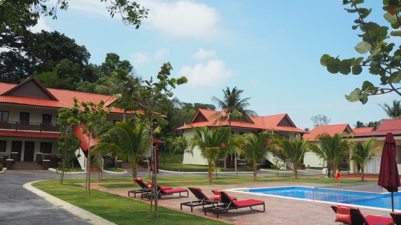 Lotus Seaview Beach Resort, Pengerang Kampung Sungai Rengit Bagian luar foto