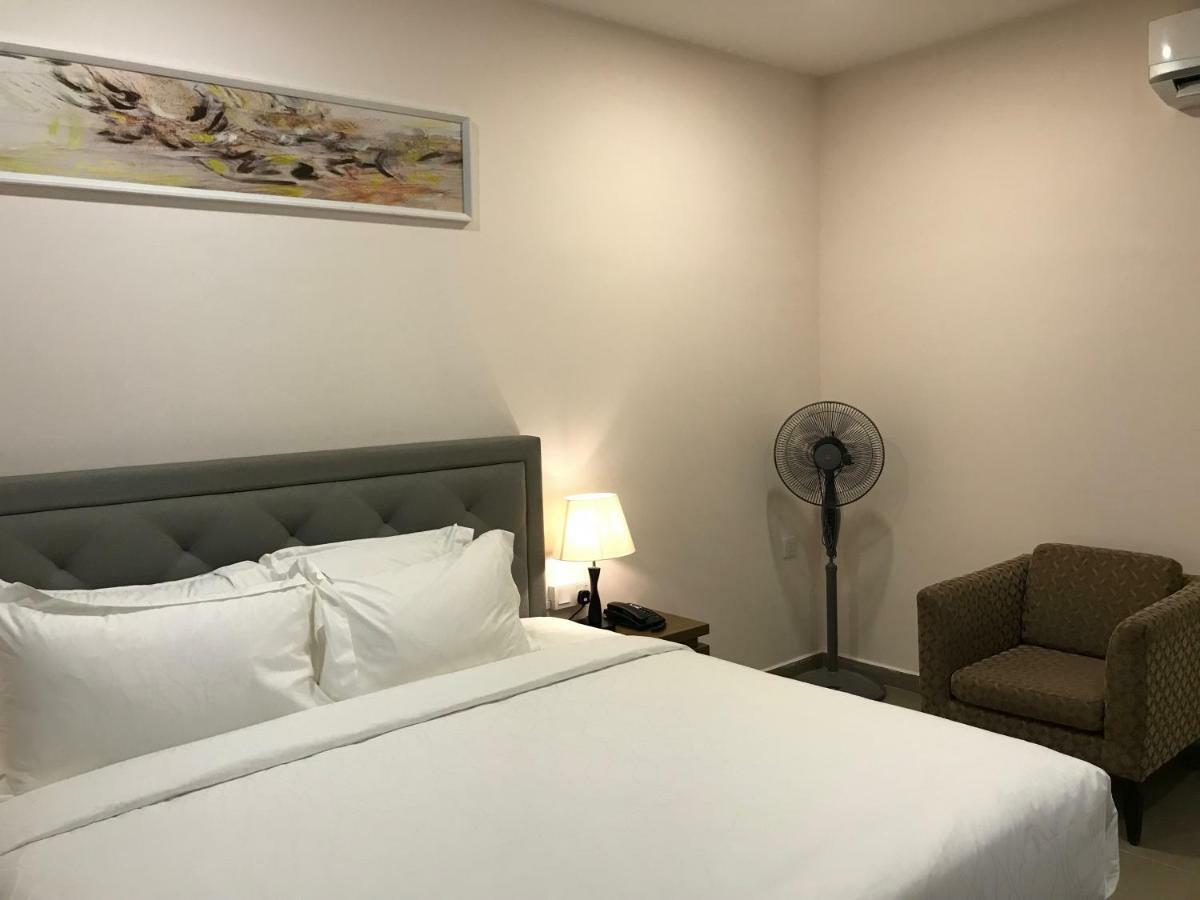 Lotus Seaview Beach Resort, Pengerang Kampung Sungai Rengit Bagian luar foto