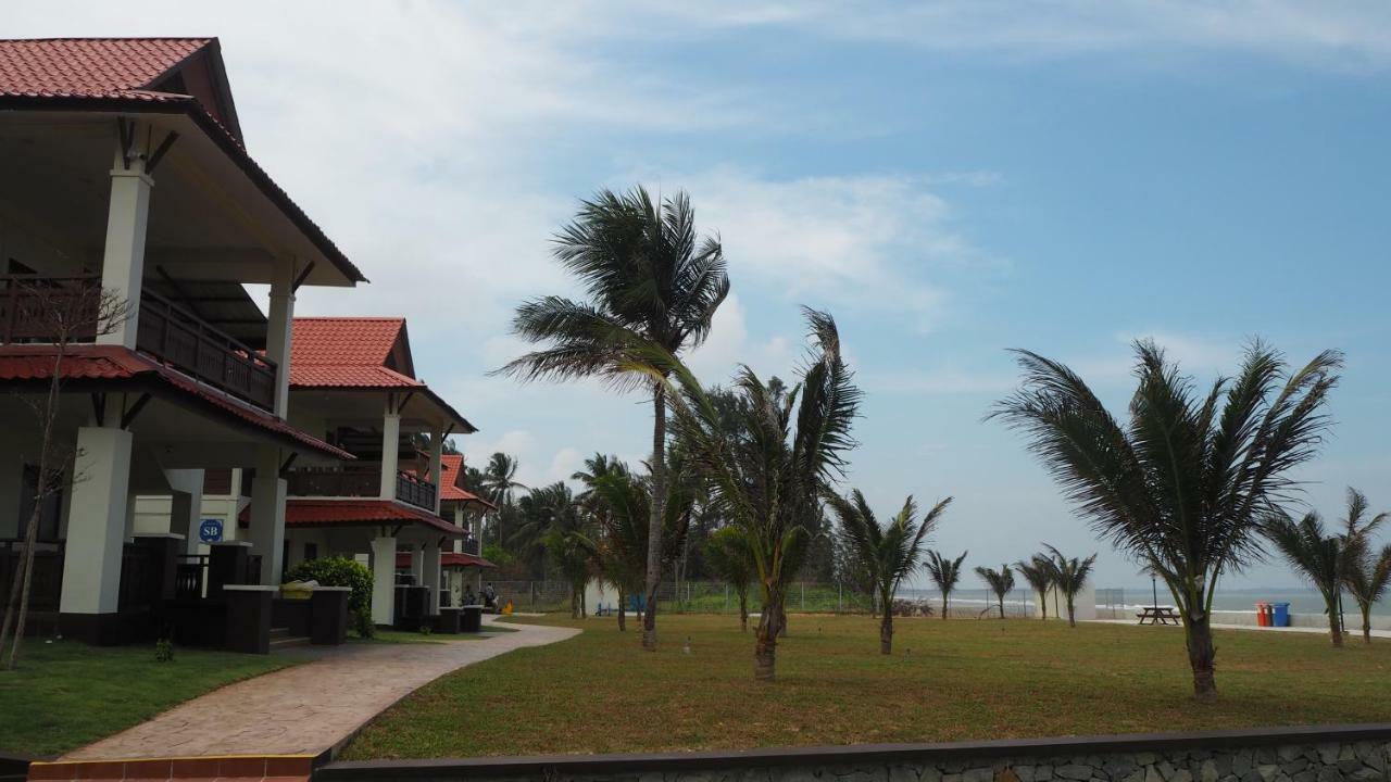 Lotus Seaview Beach Resort, Pengerang Kampung Sungai Rengit Bagian luar foto