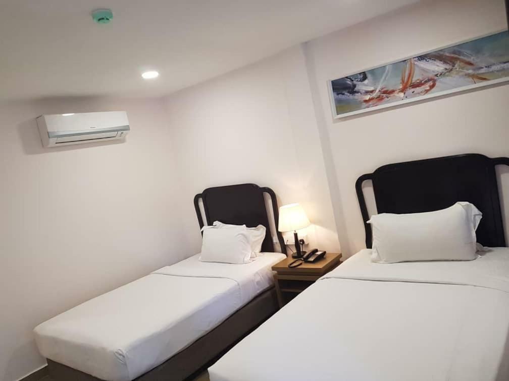 Lotus Seaview Beach Resort, Pengerang Kampung Sungai Rengit Bagian luar foto